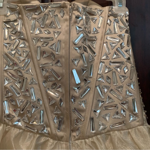 Embellished strapless dress - Picture 7 of 9